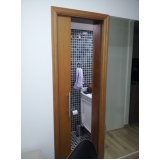 comprar porta de correr para sala de madeira Grajau